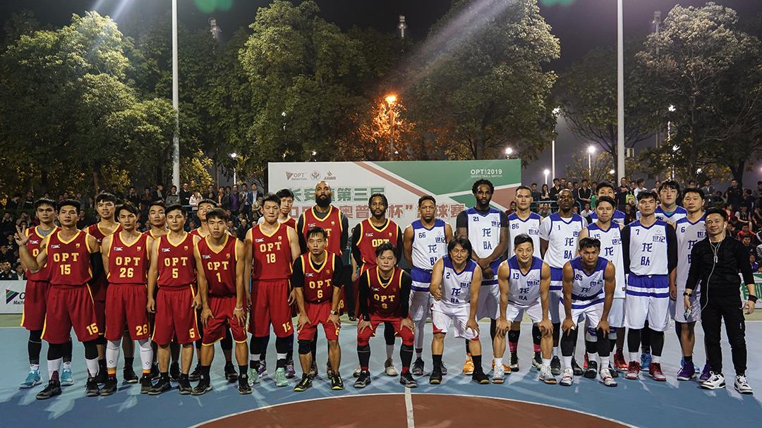 长安镇第三届“OPT-918博天堂杯”男子篮球果真赛决赛前两队合影